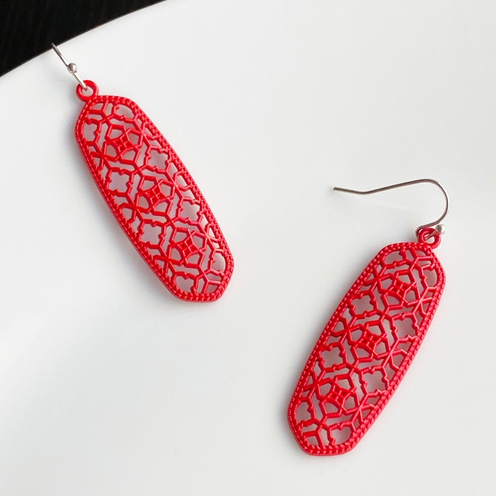 NEW Oval Filigree Earrings (red) - Picture 4 of 8